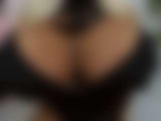 Miacoluxy's Live Sex Cam Show