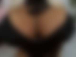Miacoluxy's Live Sex Cam Show