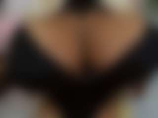 Miacoluxy's Live Sex Cam Show