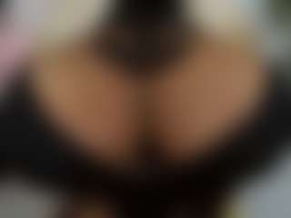 Miacoluxy's Live Sex Cam Show