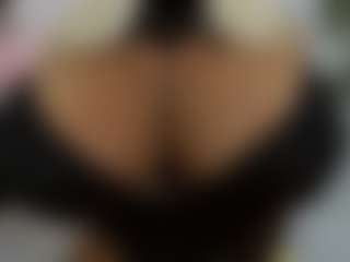 Miacoluxy's Live Sex Cam Show