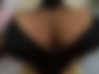 Miacoluxy's Live Sex Cam Show