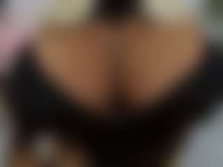 Miacoluxy's Live Sex Cam Show
