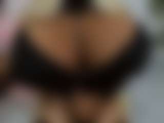 Miacoluxy's Live Sex Cam Show