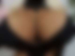 Miacoluxy's Live Sex Cam Show