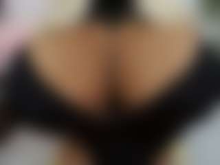 Miacoluxy's Live Sex Cam Show