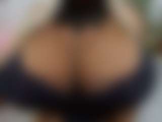 Miacoluxy's Live Sex Cam Show