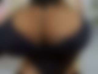 Miacoluxy's Live Sex Cam Show