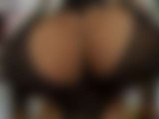 Miacoluxy's Live Sex Cam Show