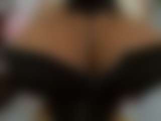 Miacoluxy's Live Sex Cam Show
