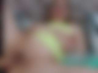 Live cam show with Esmeralda - Housewife on crypto-cams