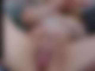 Esmeralda MILF webcam performer live streaming