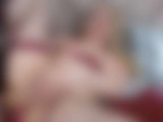 Esmeralda MILF webcam performer live streaming