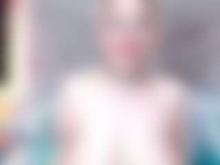 Esmeralda MILF webcam performer live streaming