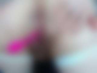 Live cam show with Esmeralda - Green Eyes on Mixed Magazine Live
