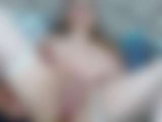 Esmeralda MILF webcam performer live streaming