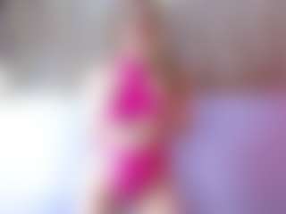 Esmeralda MILF webcam performer live streaming