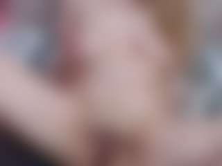Live cam show with Esmeralda - Housewife on xxxlivecams.org