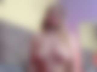 Live cam show with Esmeralda - Average on Dare Cams