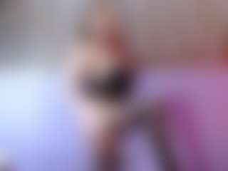 Live cam show with Esmeralda - Deepthroat on Camsoda
