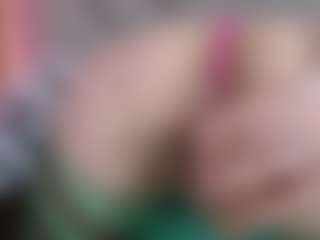 Live cam show with Esmeralda - Strip MILF on Dolls Live