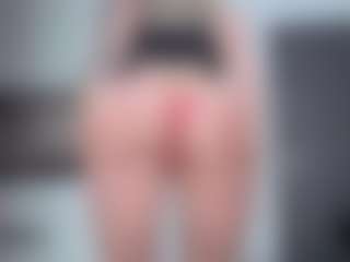 Live cam show with Megan-Ros - Latina on Camversity | romania