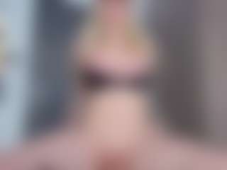 Live cam show with Megan-Ros - Blonde Hair on AdultVida.com
