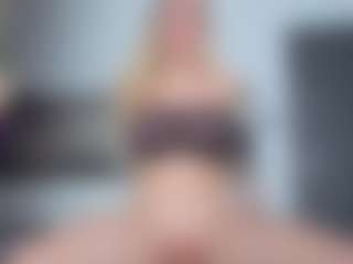 Live cam show with Megan-Ros - Smoking on crypto-cams
