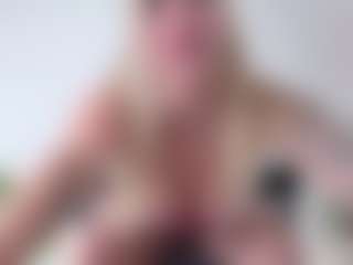 Live cam show with Megan-Ros - Tease on fapnchat