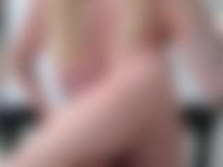 Live cam show with Megan-Ros - Handjob on Hubzter Live