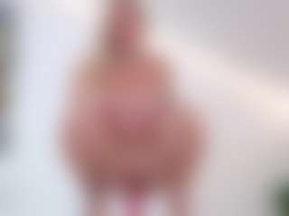 Live cam show with Megan-Ros - Smoking on Camsoda