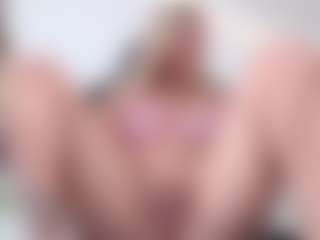 Live cam show with Megan-Ros - Game on xblisslive.com