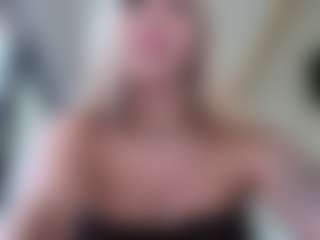 Live cam show with Megan-Ros - Latina on Camsoda