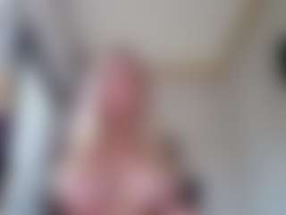 Live cam show with Megan-Ros - Squirt Curvy on Camsoda