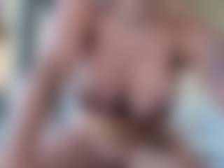 Live cam show with Megan-Ros - Shaved Pussy Latina on Hubzter Live