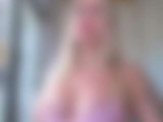 Live cam show with Megan-Ros - Amateur Curvy on Camsoda