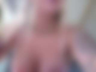 Live cam show with Megan-Ros - BBW on Stripli.com