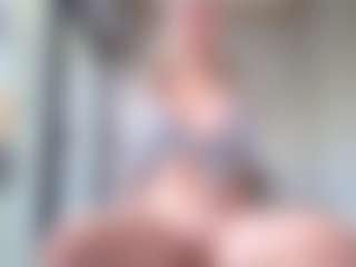 Live cam show with Megan-Ros - Bedroom Curvy on Stripli.com