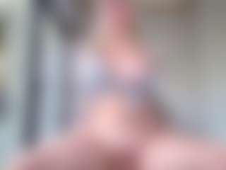Live cam show with Megan-Ros - Shaved Pussy on Adult Interactions