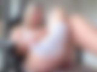 Live cam show with Megan-Ros - Fingers on Porn Luv