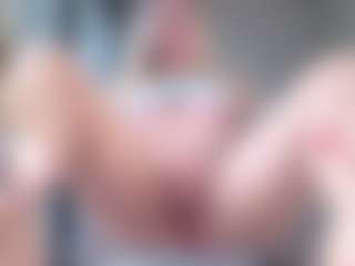 Live cam show with Megan-Ros - Tease Latina on Dolls Live
