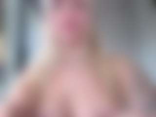 Live cam show with Megan-Ros - Cosplay Curvy on WildCum