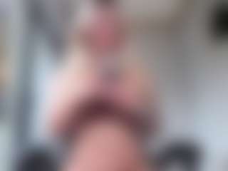 Live cam show with Megan-Ros - Gamer Black on Gym Cam Girls