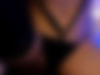 Live cam show with Violetta-Nur - Athletic on chickslive.net