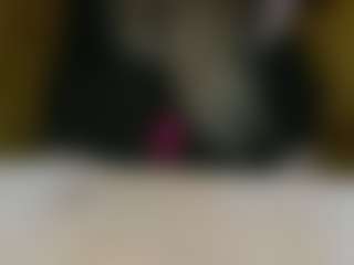 Live cam show with Elza Kom - Nipple Piercings on AdultVida.com