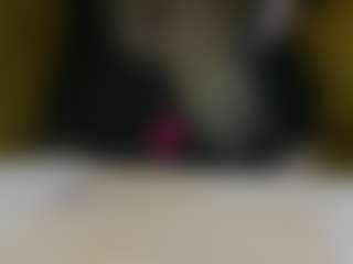 Live cam show with Elza Kom - Nipple Piercings on CamSodaAdn
