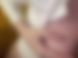 Live cam show with 🍓 Elza Kom 🍓 - Mobile on Camsoda