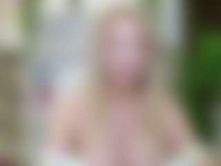 Live cam show with LadyLeea - Granny on Dare Cams