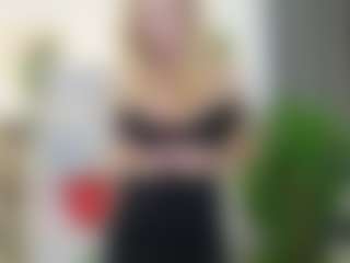 Live cam show with LadyLeea - Granny Blonde Hair on madthumbs