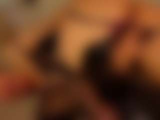 Live cam show with MileyRius - Bedroom on AdultVida.com